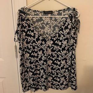 Ivanka Trump black & white design sleeveless blouse. XL